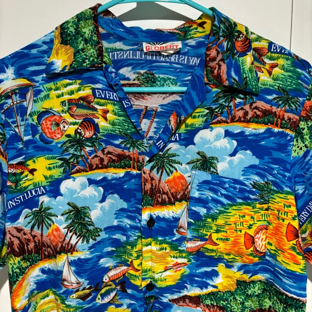 Vintage Mens Short Sleeve Hawaiian Shirt Small Saint Lucia Tropic Ocean Beach